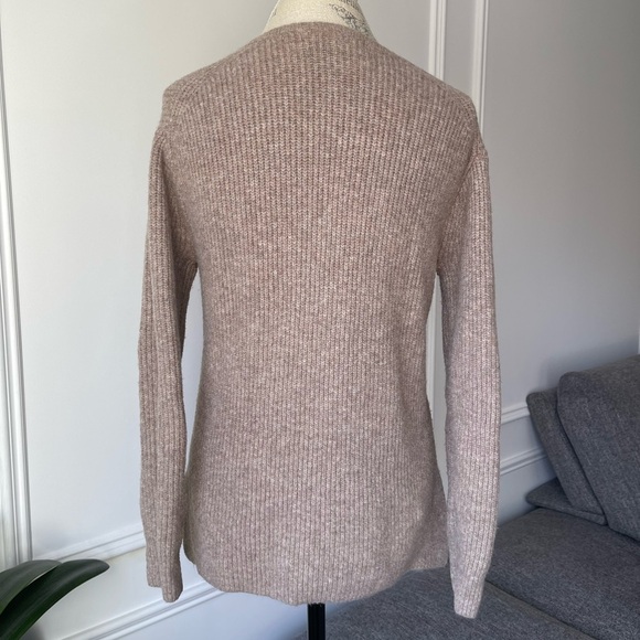 Uniqlo v neck longsleeve sweater - Picture 4 of 6